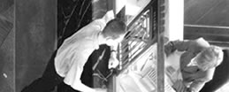 2personasbanco.jpg (7385 bytes)